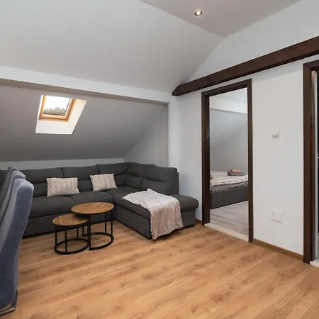 Attic Oasis - 2 Bedroom 아파트