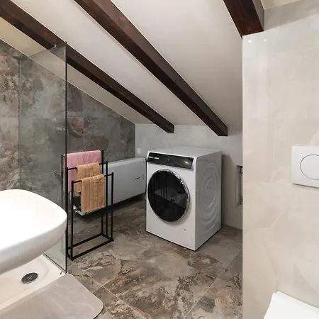 Attic Oasis - 2 Bedroom * 자다르