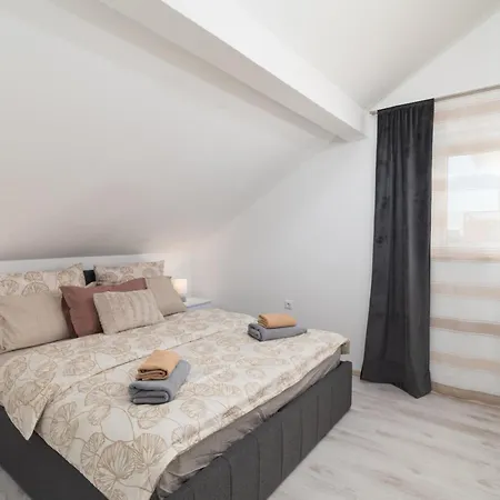 아파트 Attic Oasis - 2 Bedroom 자다르