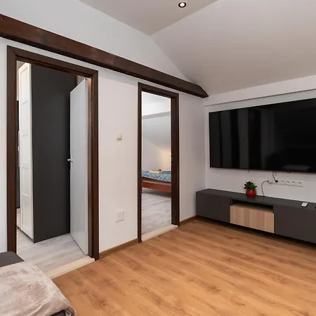 Attic Oasis - 2 Bedroom 아파트 *