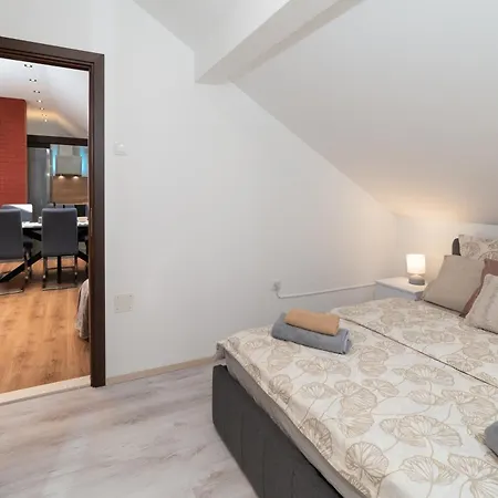 아파트 Attic Oasis - 2 Bedroom