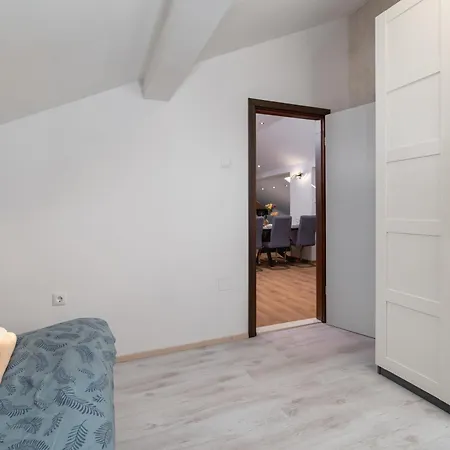Attic Oasis - 2 Bedroom 아파트 자다르