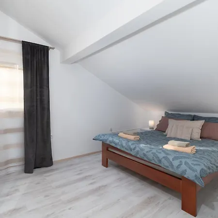 Attic Oasis - 2 Bedroom *