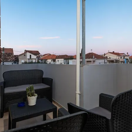 Attic Oasis - 2 Bedroom * 자다르