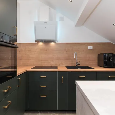 Attic Oasis - 2 Bedroom * 자다르